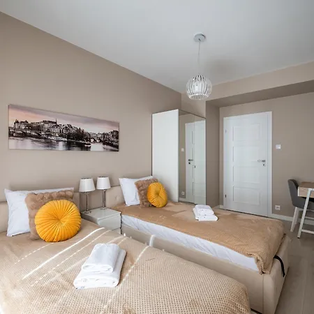 Apartment Rondo Wiatraczna Deluxe By Bookinghost