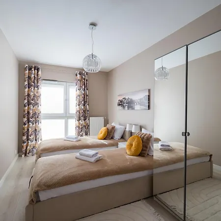 Apartment Rondo Wiatraczna Deluxe By Bookinghost