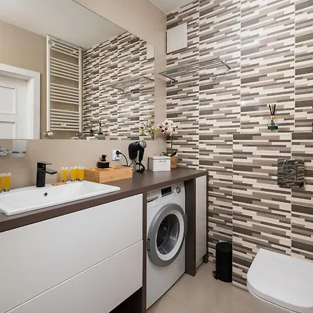 Rondo Wiatraczna Deluxe By Bookinghost Warschau