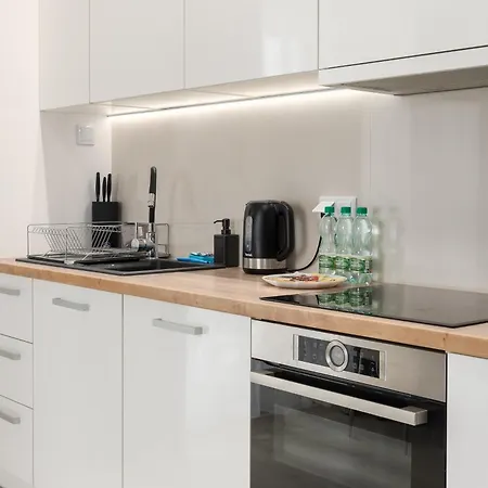 Apartment Rondo Wiatraczna Deluxe By Bookinghost