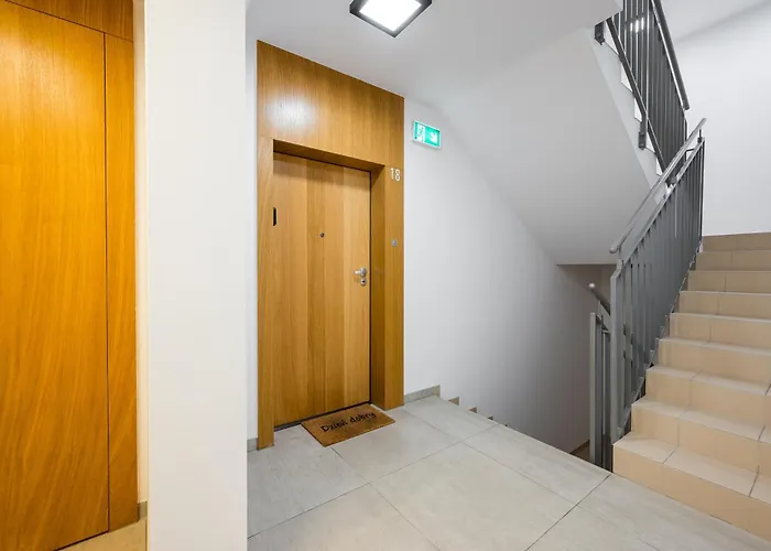 Rondo Wiatraczna Deluxe By Bookinghost