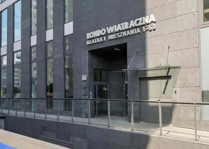 Rondo Wiatraczna Deluxe By Bookinghost *