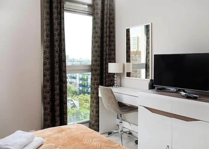 Rondo Wiatraczna Deluxe By Bookinghost