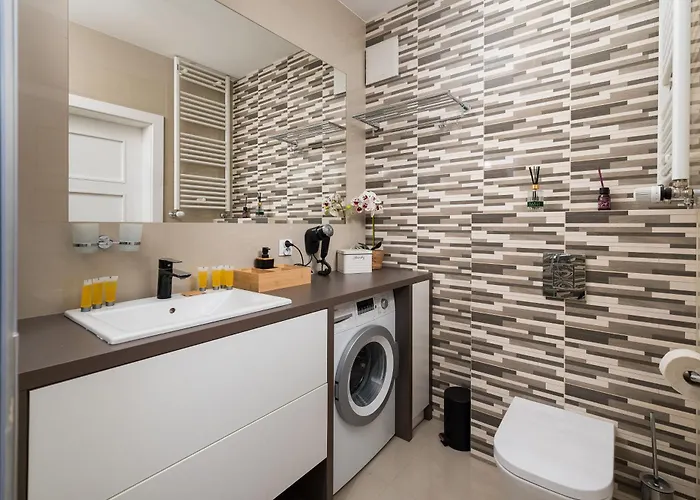 Rondo Wiatraczna Deluxe By Bookinghost Warszawa