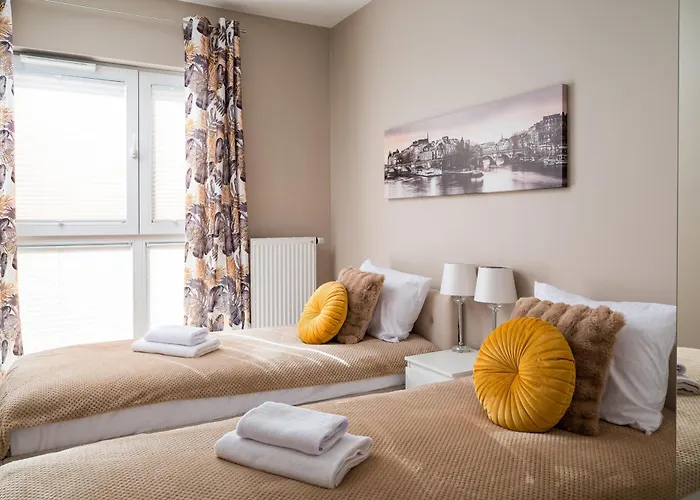 Rondo Wiatraczna Deluxe By Bookinghost * Warszawa