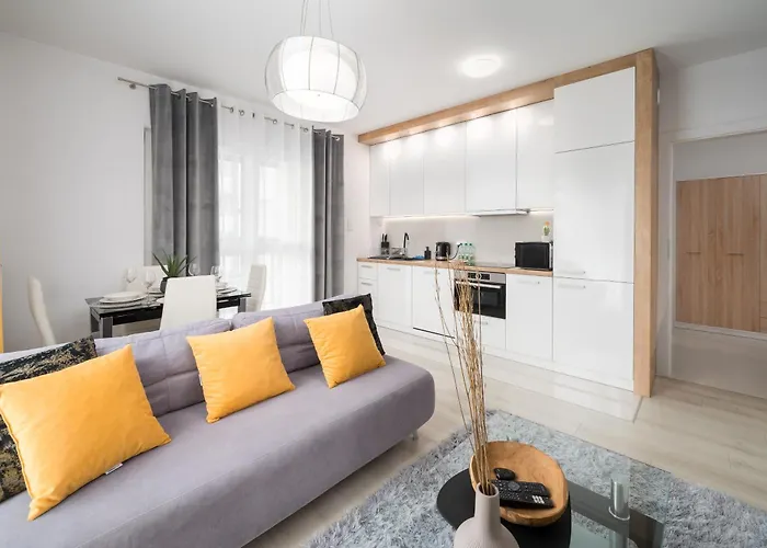 Rondo Wiatraczna Deluxe By Bookinghost *