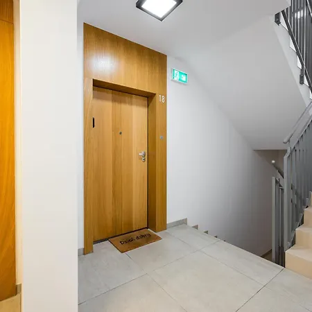 Rondo Wiatraczna Deluxe By Bookinghost