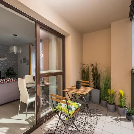 Rondo Wiatraczna Deluxe By Bookinghost *