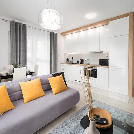 Rondo Wiatraczna Deluxe By Bookinghost *